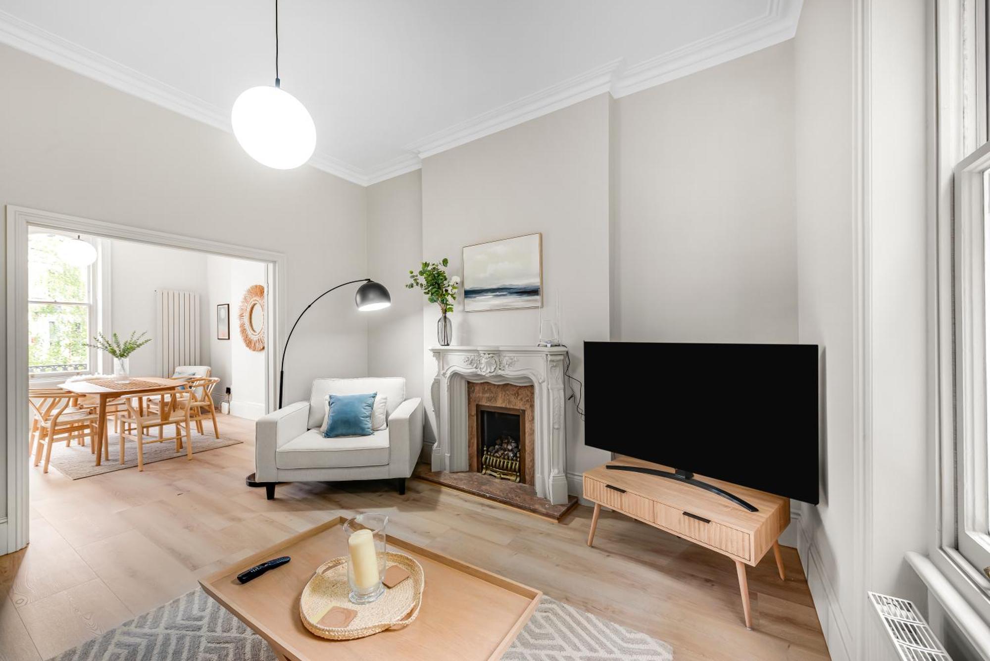 Luxury 3 Bed Apartment With Balcony In Kensington Olympia London Exterior foto